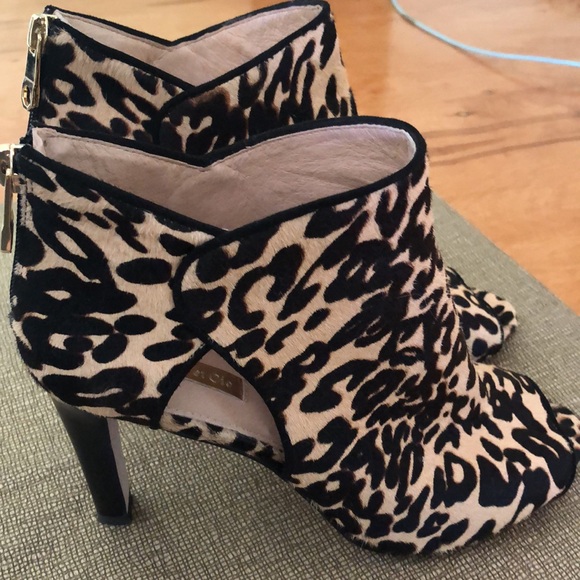 Darling Leopard Peep Toe Booties - Picture 4 of 11